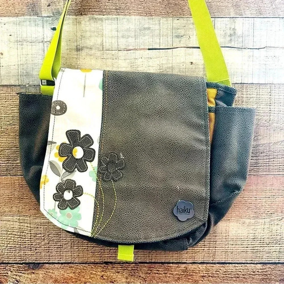 Haiku by Sharon Eisenhauer Floral To-Go Messenger/Crossbody - Picture 2 of 9